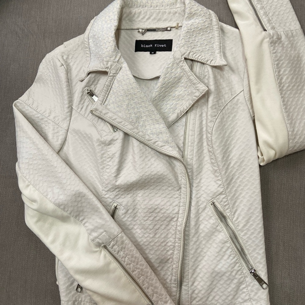 Black Rivet women’s size medium white leather jacket